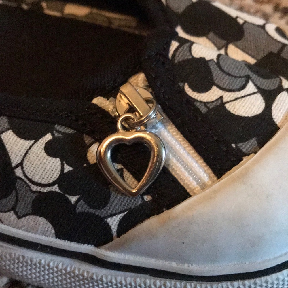 American Eagle Heart Flats - Picture 6 of 6